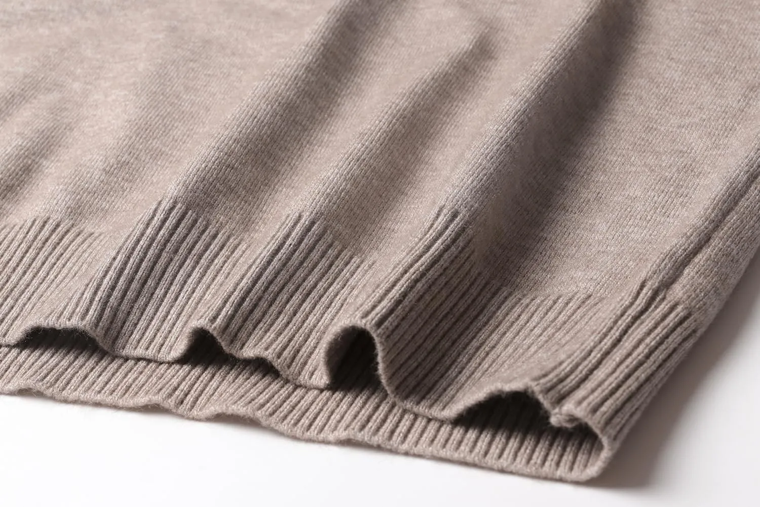 Men's Knit Sweater Fashion Pullover Soft Touch V-Neck Sweatshirt Top with Plaid or White Mock Shirt Collar