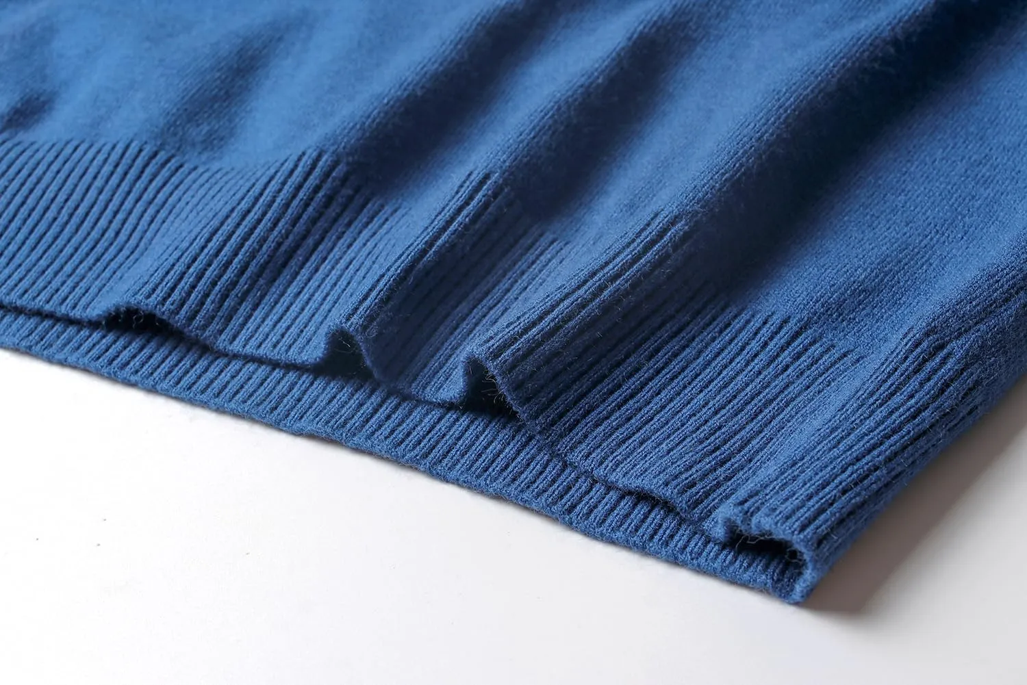 Men's Knit Sweater Fashion Pullover Soft Touch V-Neck Sweatshirt Top with Plaid or White Mock Shirt Collar