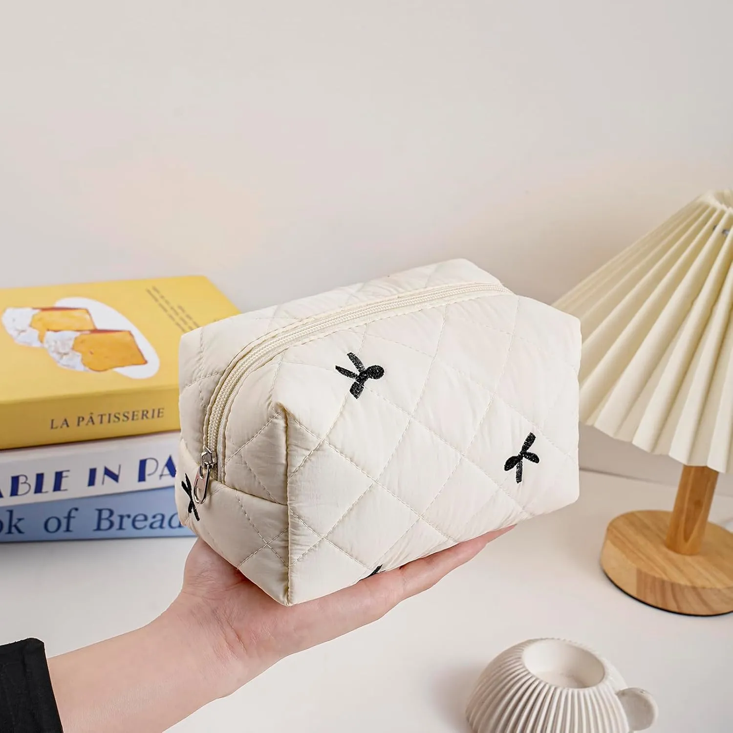 Small Quilted Cotton Makeup Bag, Aesthetic Cosmetic Bag, Cute Floral Makeup Pouch, Kawaii Trendy Preppy Travel Toiletry Bag for Women and Girls (01 White Bow)