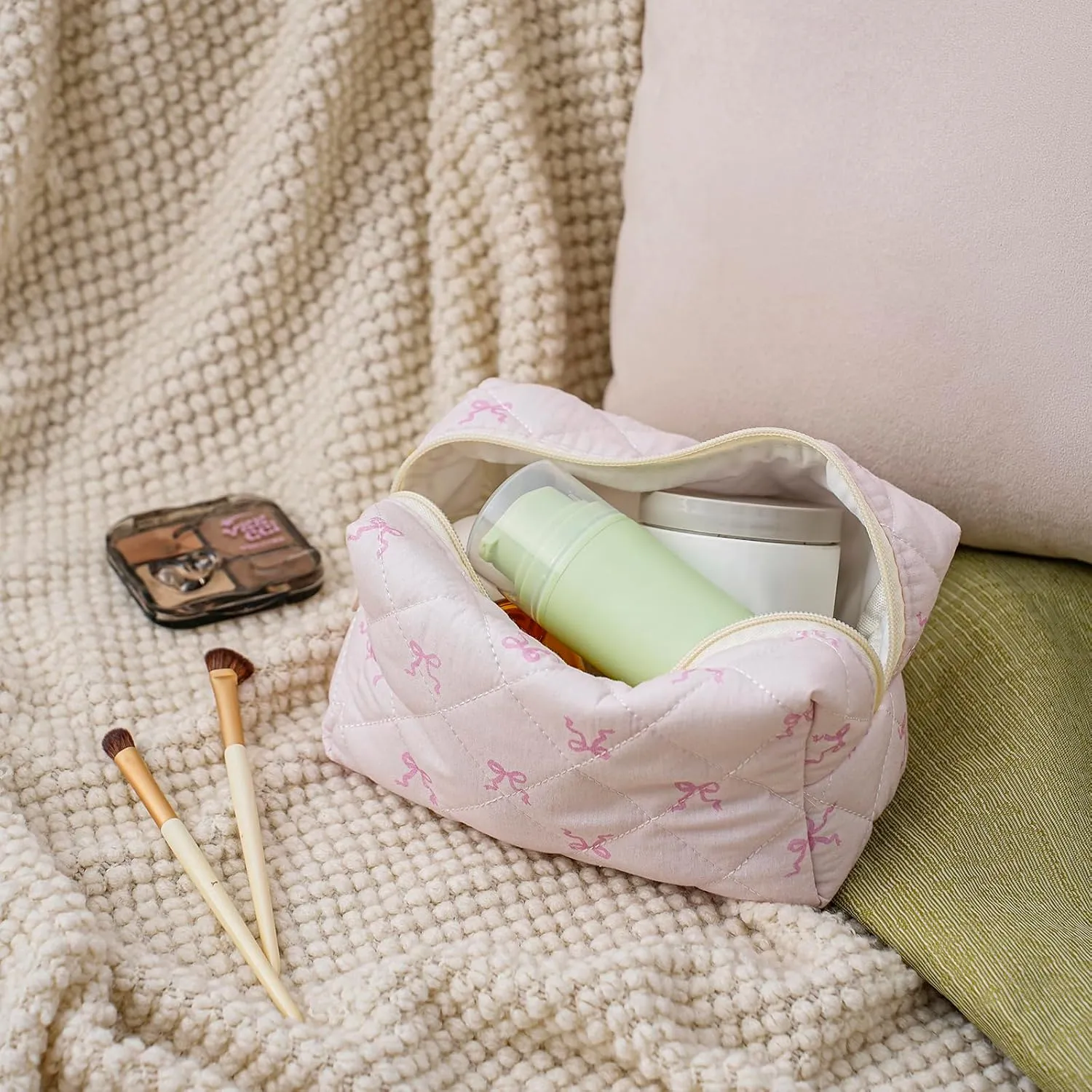 Small Quilted Cotton Makeup Bag, Aesthetic Cosmetic Bag, Cute Floral Makeup Pouch, Kawaii Trendy Preppy Travel Toiletry Bag for Women and Girls (02 Small Pink Bow)