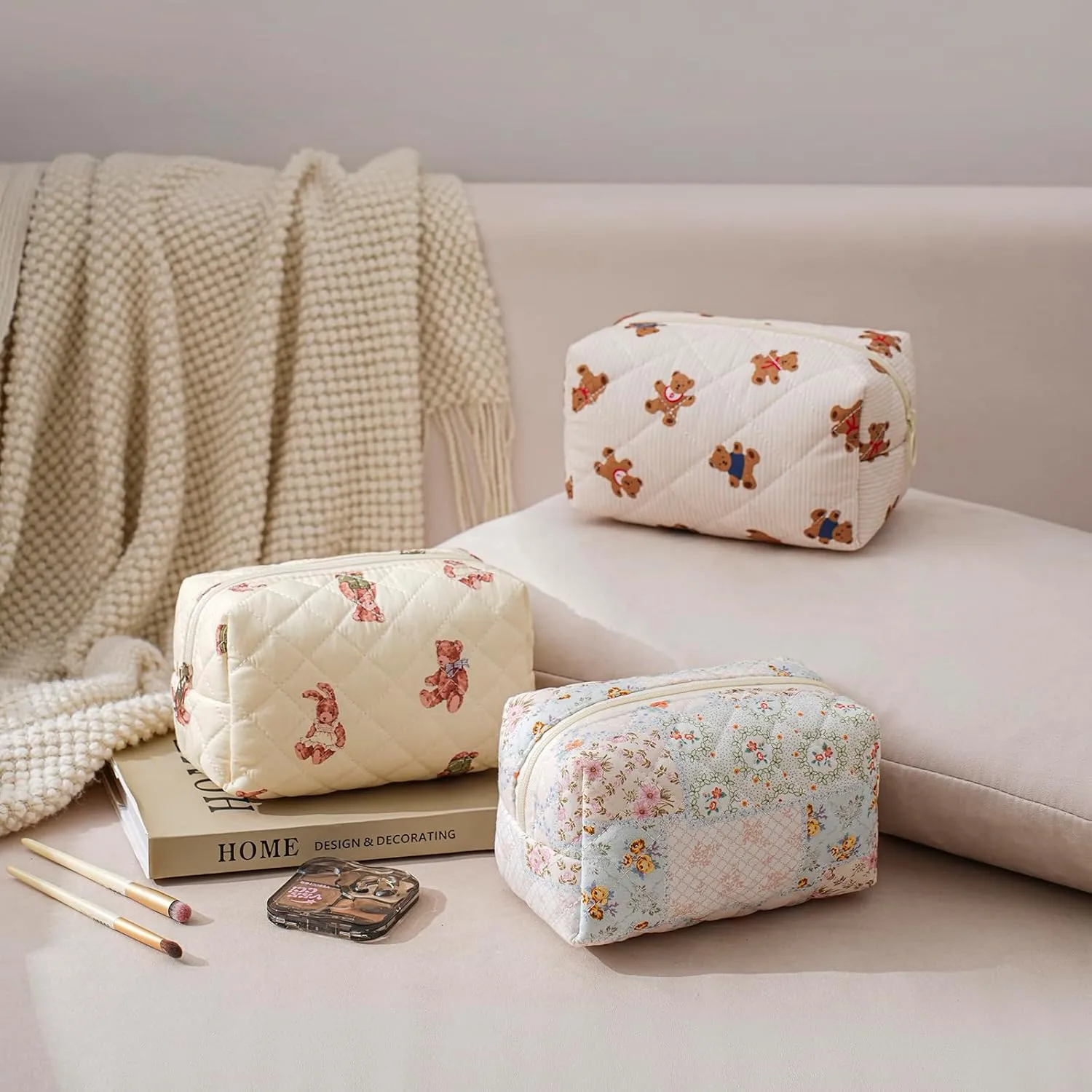 Small Quilted Cotton Makeup Bag, Aesthetic Cosmetic Bag, Cute Floral Makeup Pouch, Kawaii Trendy Preppy Travel Toiletry Bag for Women and Girls (06 Mixed Flowers)