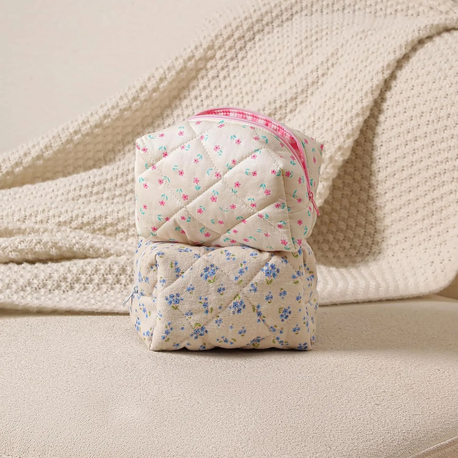 Small Quilted Cotton Makeup Bag, Cute Floral Cosmetic Bag, Cotton Aesthetic Makeup Pouch, Kawaii Travel Toiletry Bag for Women and Girls (05Blue Flower)