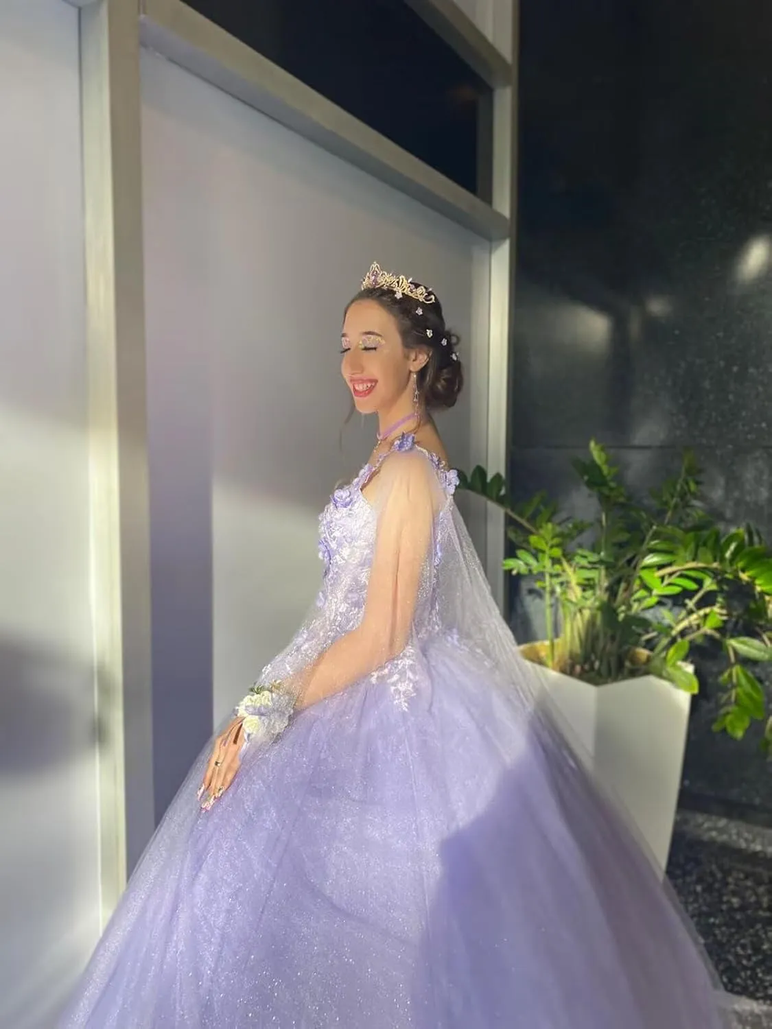TRHTX Spaghetti Straps Quinceanera Dresses Ball Gown with Cape Princess Sweet 15 16 Dresses Beaded Lace Prom Dresses WZY73