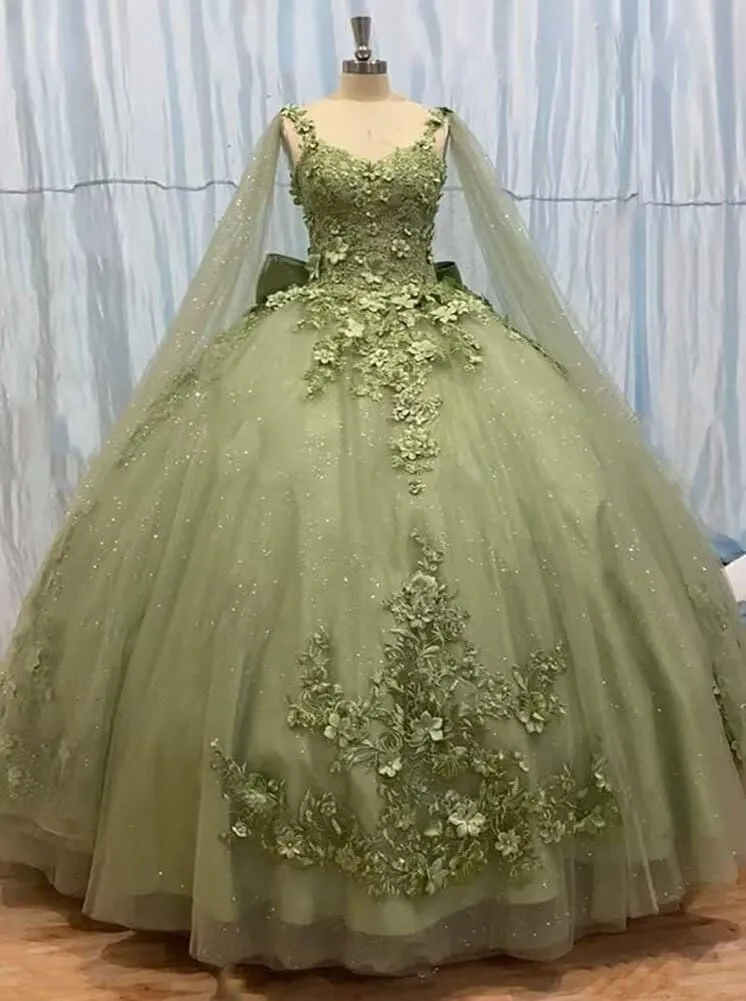 TRHTX Spaghetti Straps Quinceanera Dresses Ball Gown with Cape Princess Sweet 15 16 Dresses Beaded Lace Prom Dresses WZY73