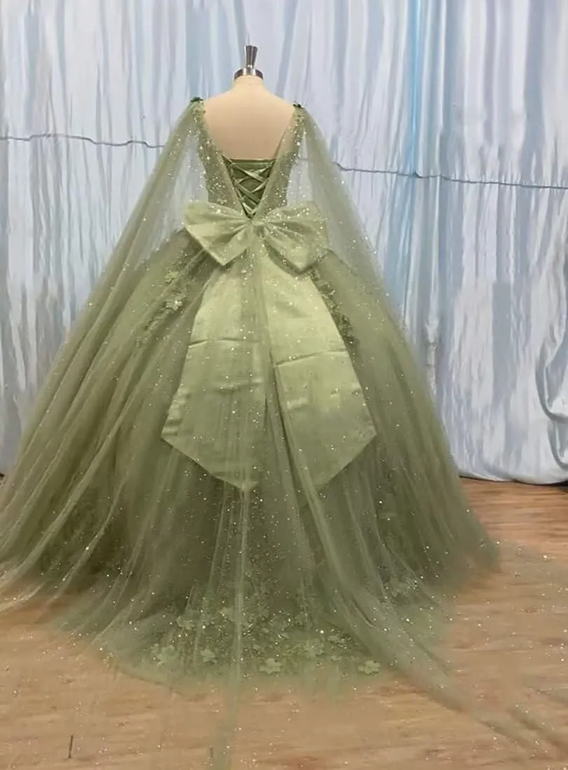 TRHTX Spaghetti Straps Quinceanera Dresses Ball Gown with Cape Princess Sweet 15 16 Dresses Beaded Lace Prom Dresses WZY73